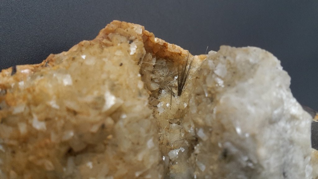 Millerite
Picture width: approx. 8 cm
(Autor: Andreas Gerstenberg)