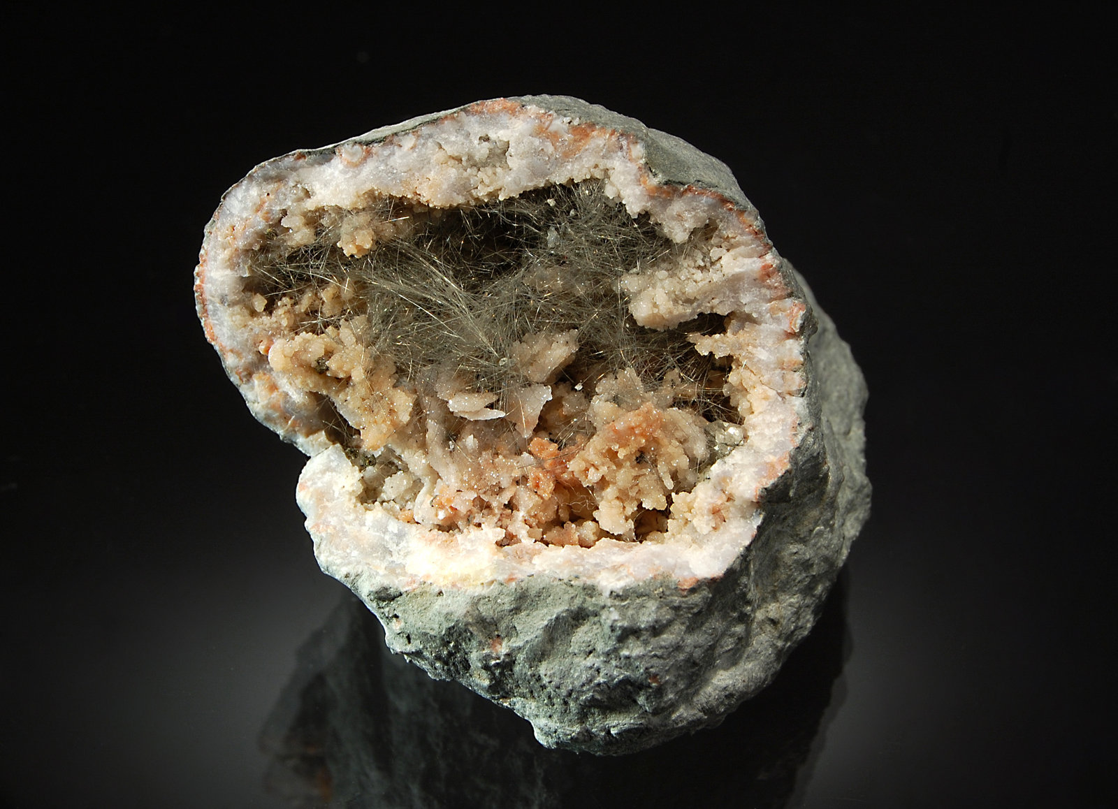 Millerite
4.5 x 6.0 cm
(Autor: Michael Shaw)