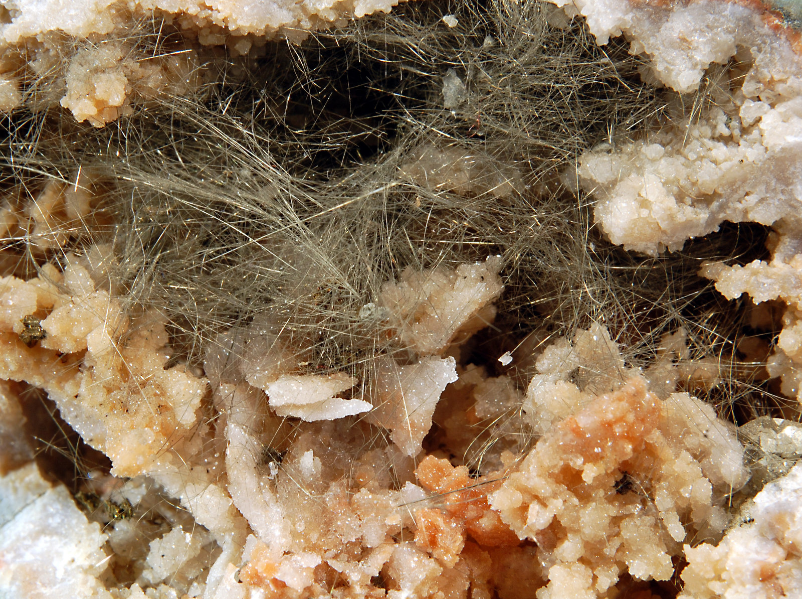 Millerite
4.5 x 6.0 cm
(Autor: Michael Shaw)