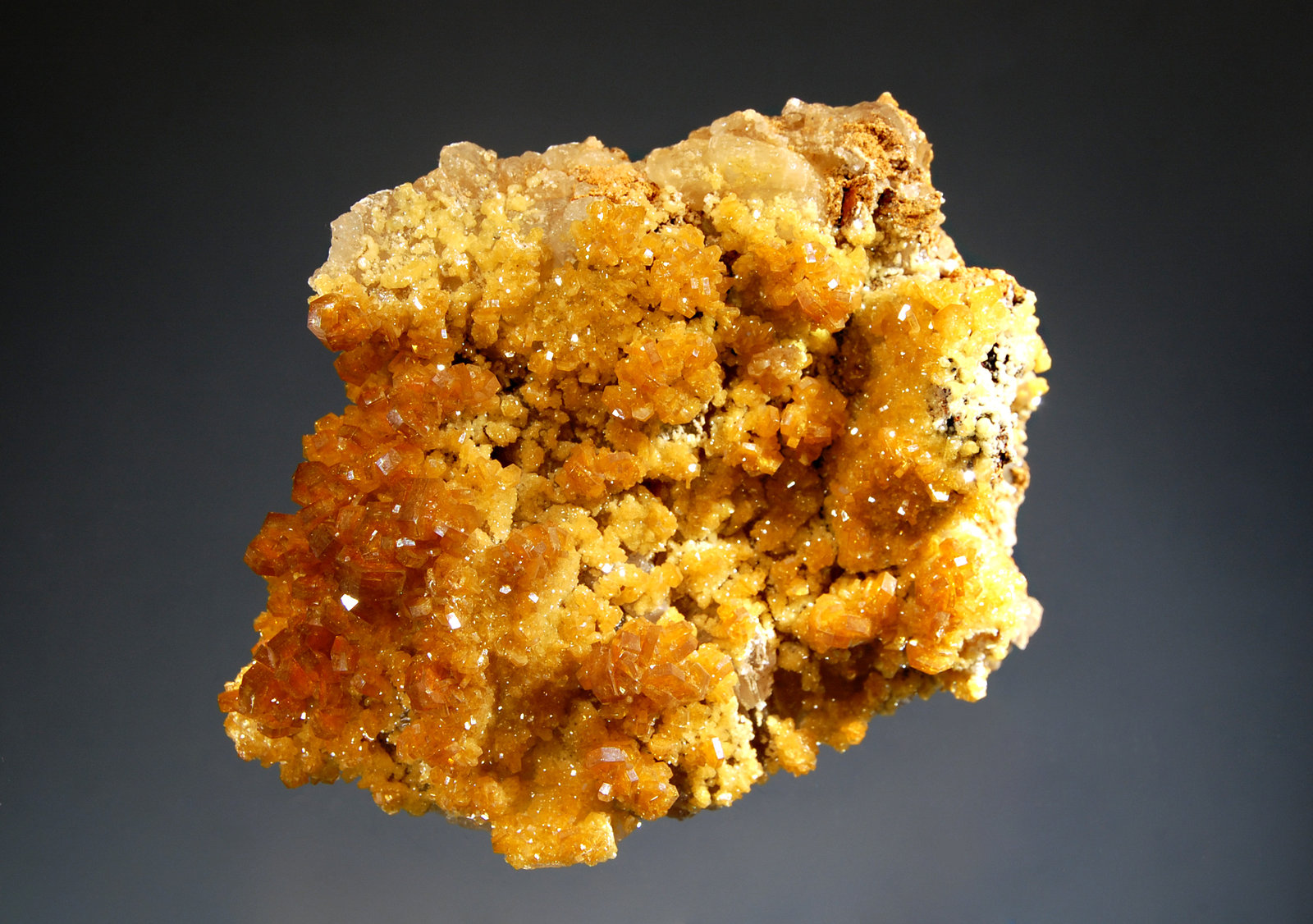 Mimetite-Vanadinite series
6.8 x 9.1 cm
(Autor: Michael Shaw)