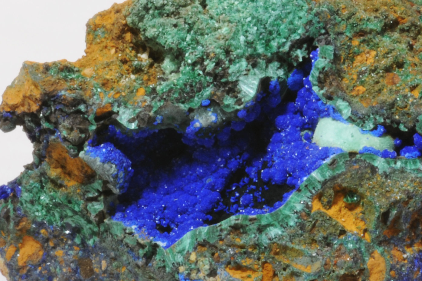 Azurite with Malachite
7.1 x 4.6 x 4.2 cm
(Autor: steven calamuci)