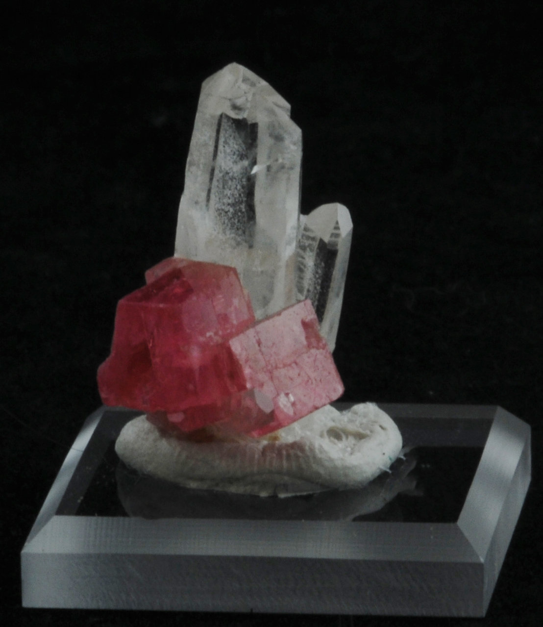 Rhodochrosite and Quartz
2.6 x 1.7 x 1.7 cm
(Autor: steven calamuci)
