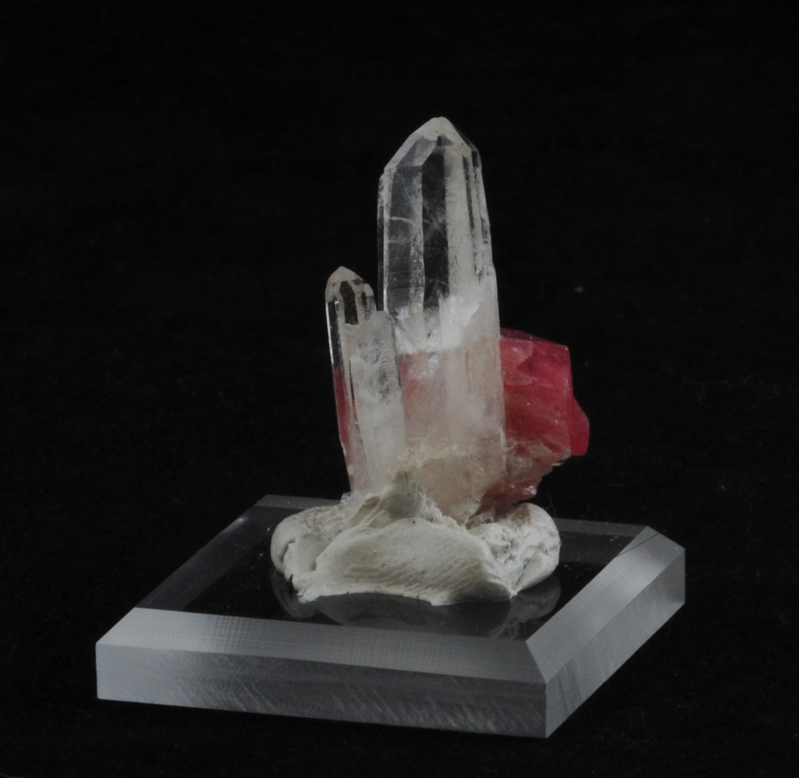 Rhodochrosite and Quartz
2.6 x 1.7 x 1.7 cm
(Autor: steven calamuci)
