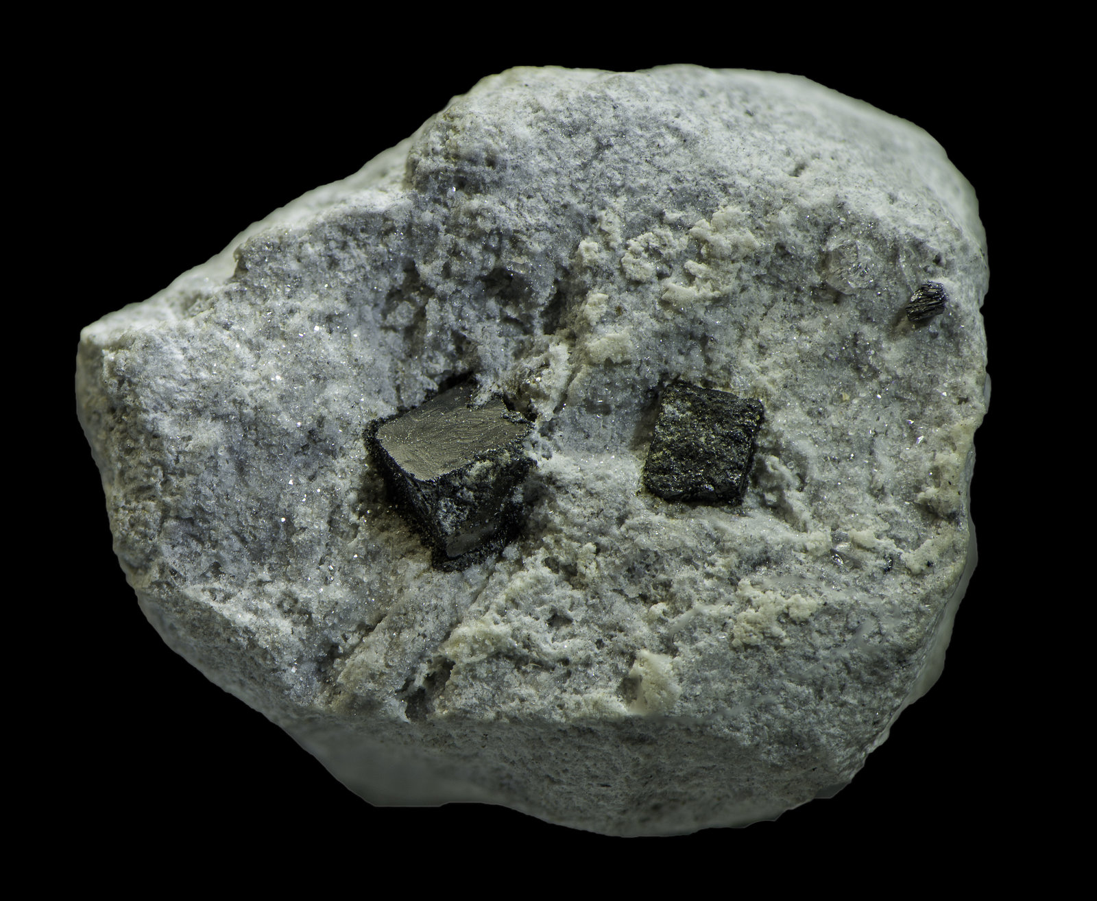 Bixbyite
16 x 14 x 6 mm
(Autor: Rob Schnerr)