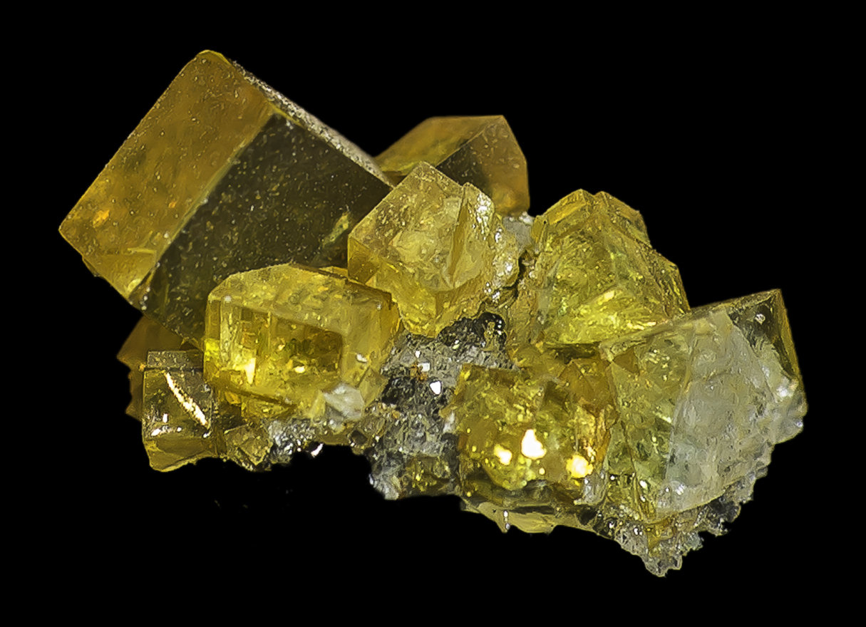 Fluorite
8 x 4 x 3 mm
(Autor: Rob Schnerr)