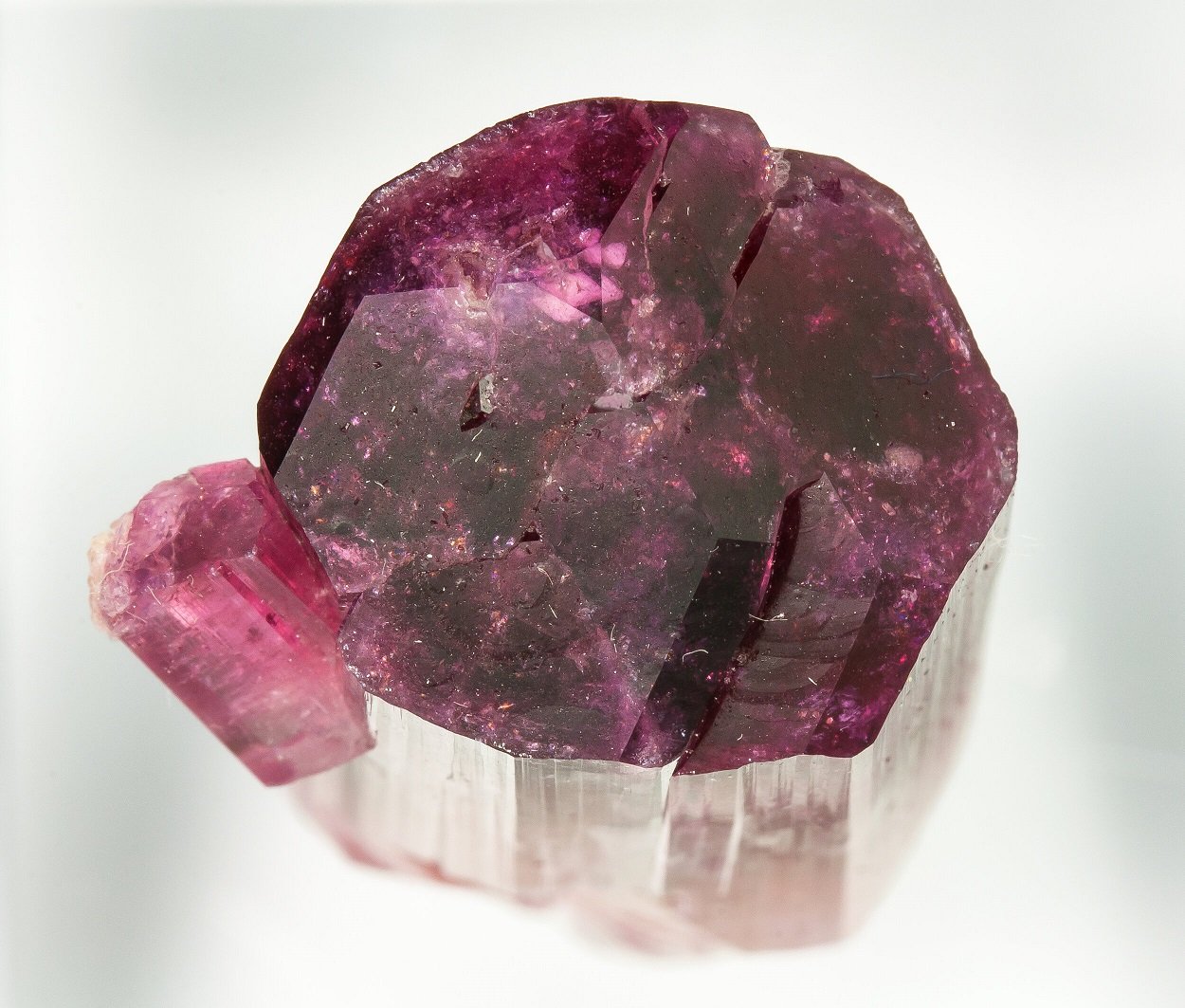 Elbaite
Specimen 2 x 1,5 cm in diameter
(Autor: Tobi)
