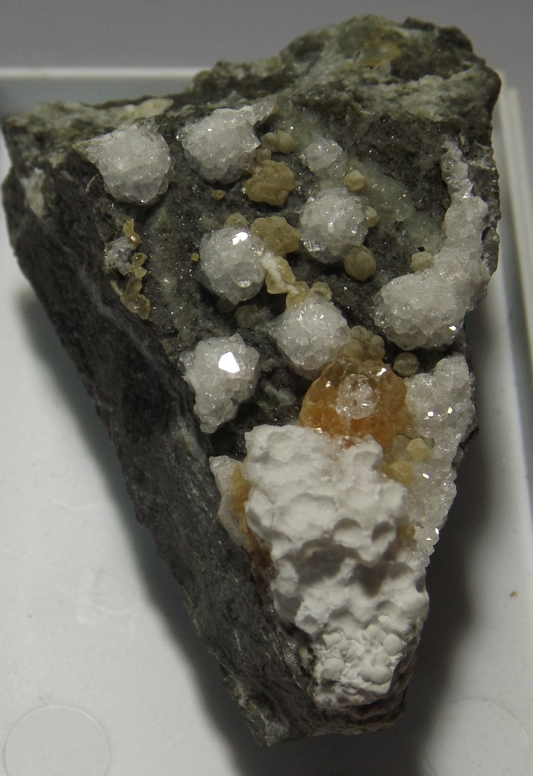 Datolite with Calcite
4.5cm x 3cm
(Autor: markbeckett)