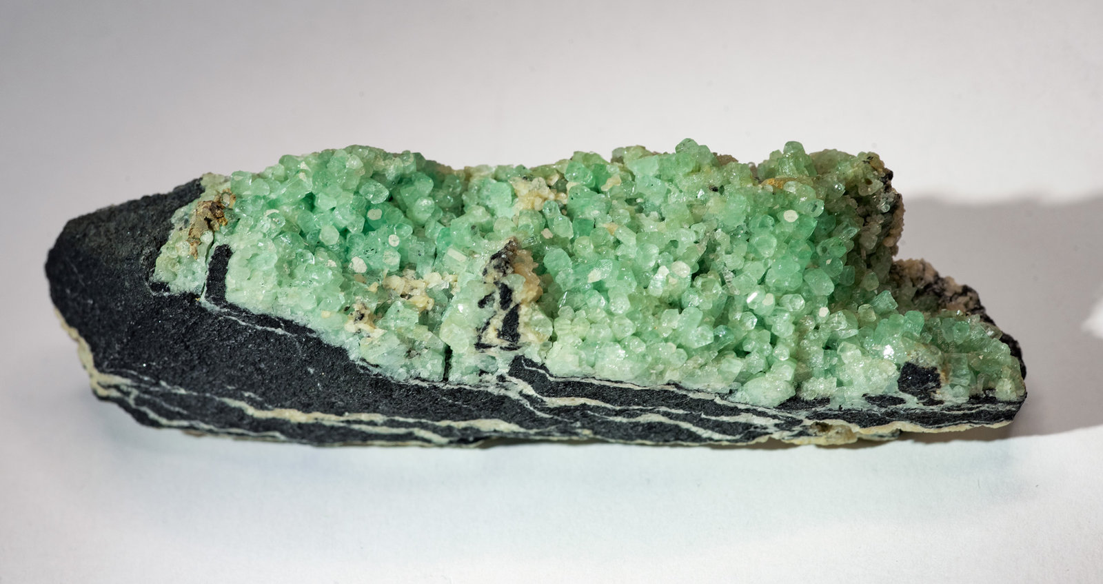 Beryl (variety emerald), Albite, Dolomite
9.9cm L x 2.4cm W x 3.5cm H
(Autor: Bergur_E_Sigurdarson)