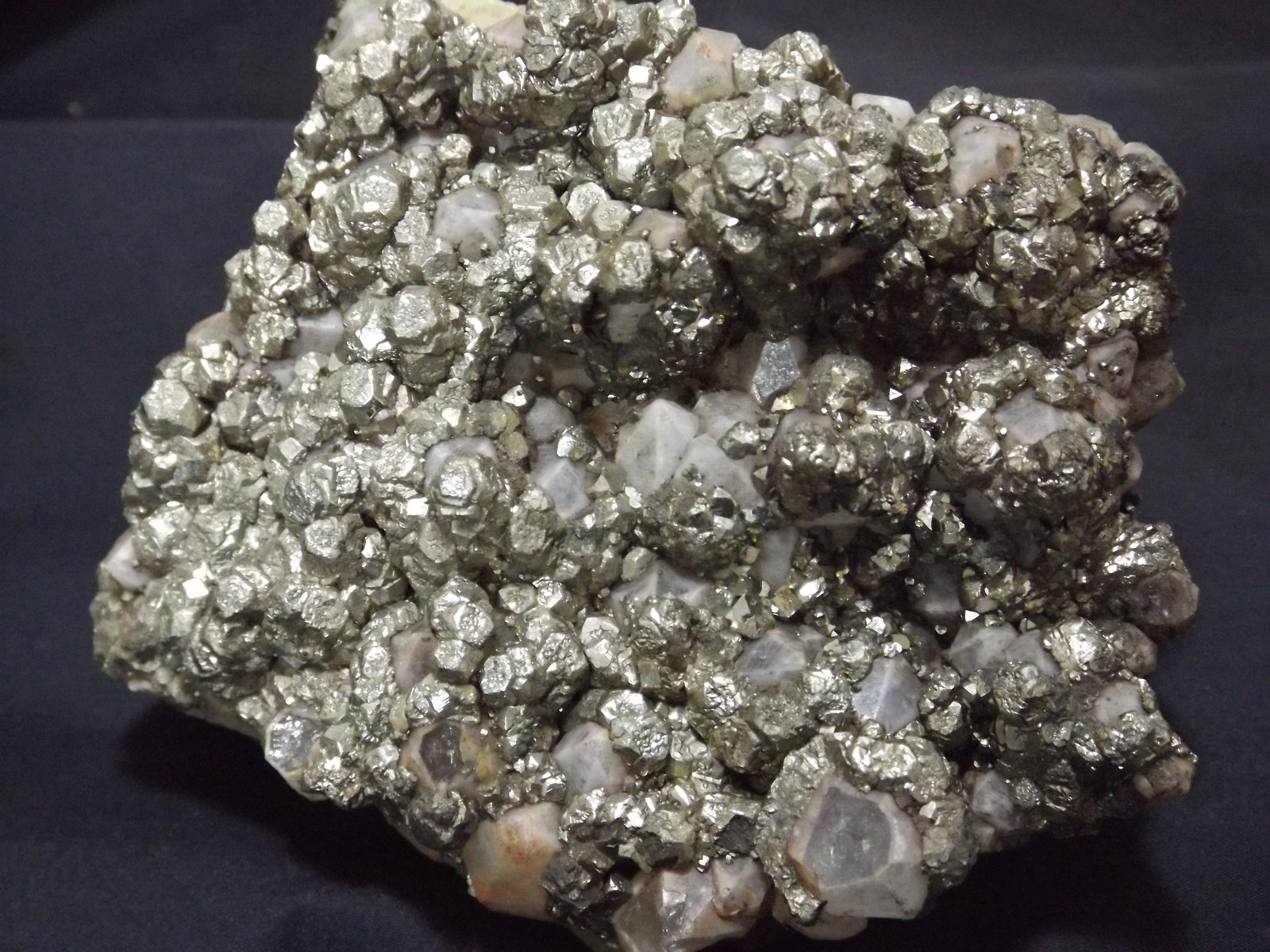 Pyrite and Marcasite
10cm x 8cm
(Autor: markbeckett)