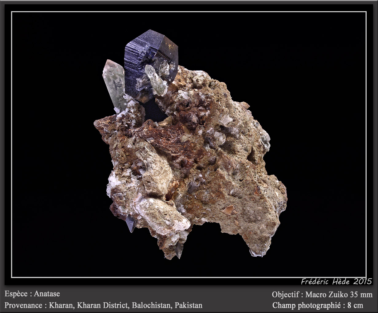 Anatase on Quartz
fov 8 cm
(Autor: ploum)