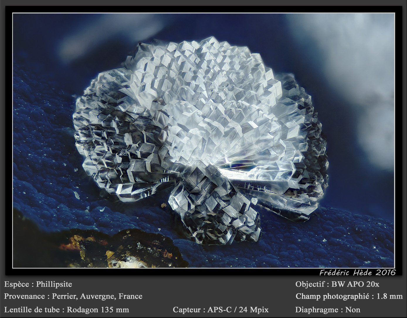 Phillipsite
fov 1.8 mm
(Autor: ploum)