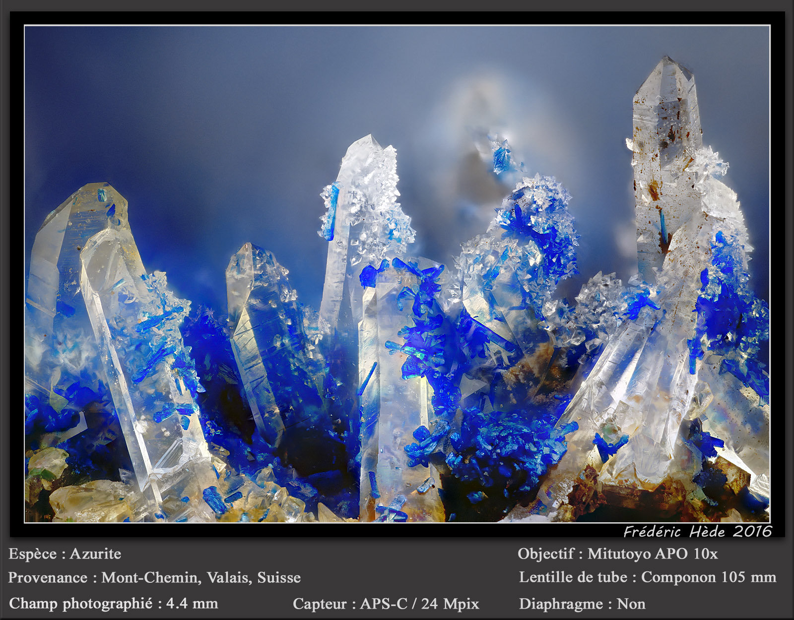 Azurite on Quartz
fov 4.4 mm
(Autor: ploum)