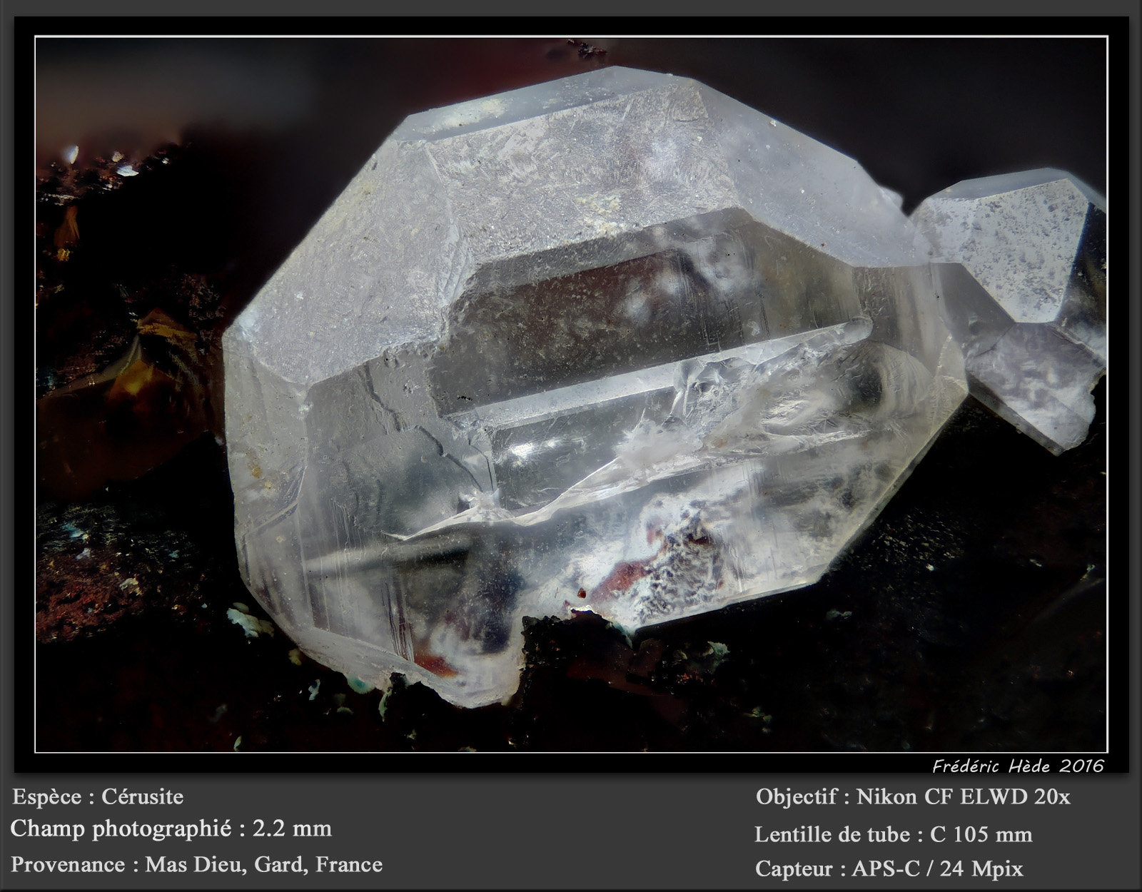 Cerussite
fov 2.2 mm
(Autor: ploum)