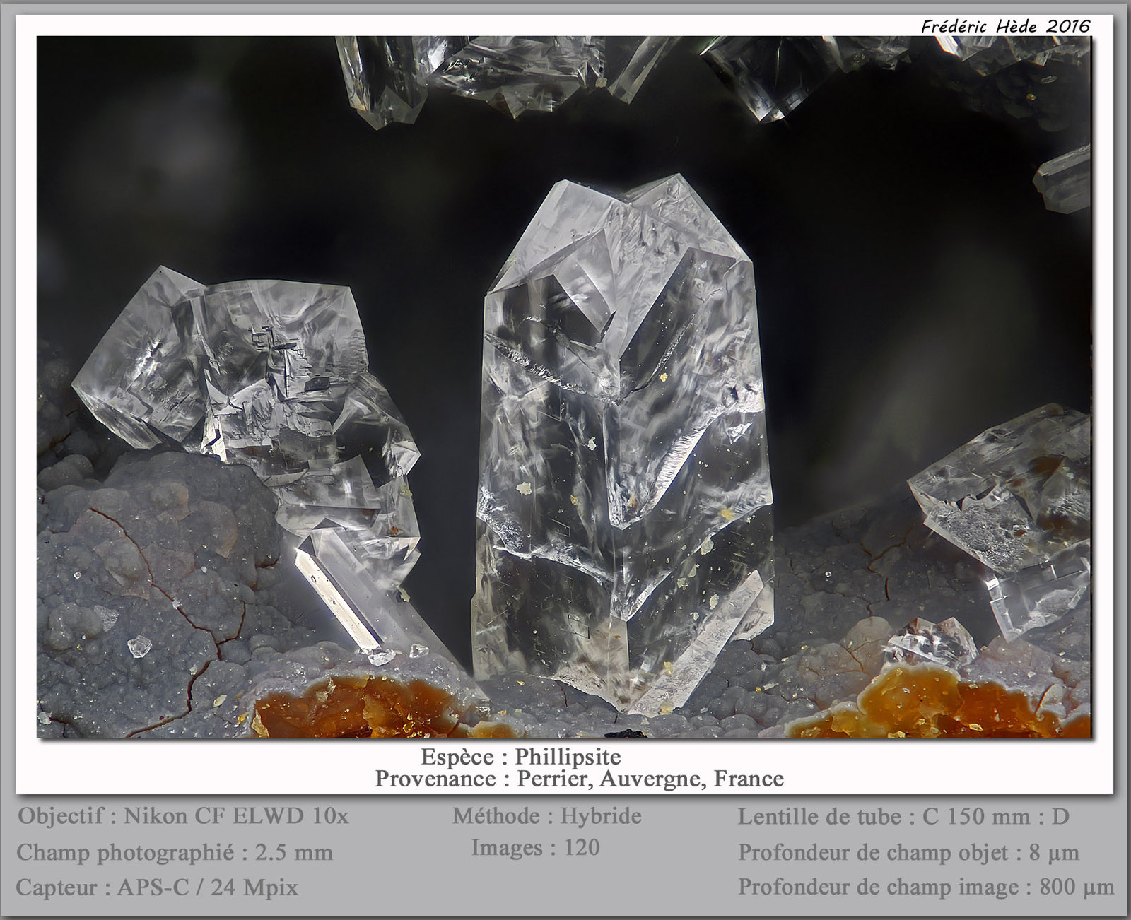 Phillipsite
fov 2.5 mm
(Autor: ploum)