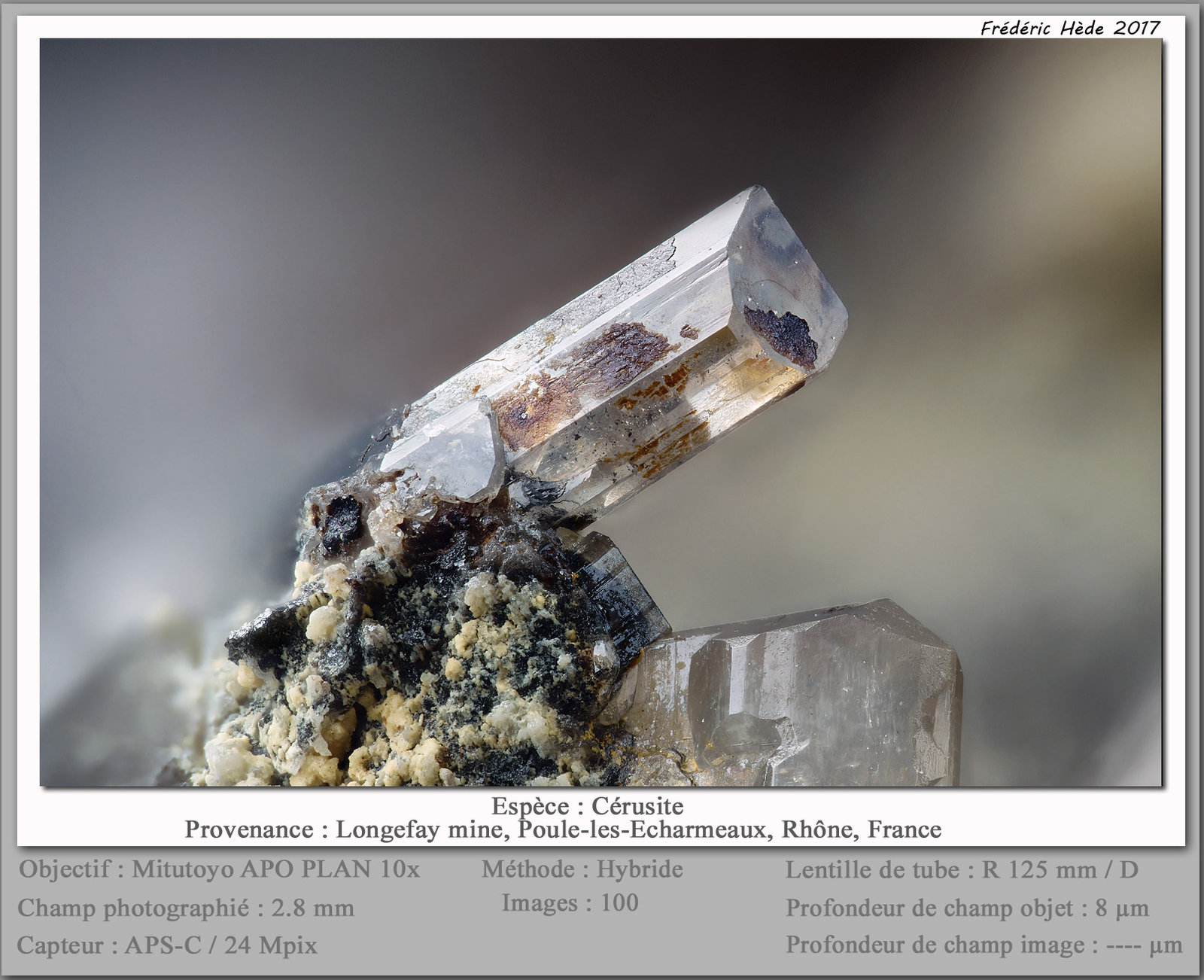 Cerussite
fov 2.8 mm
(Autor: ploum)