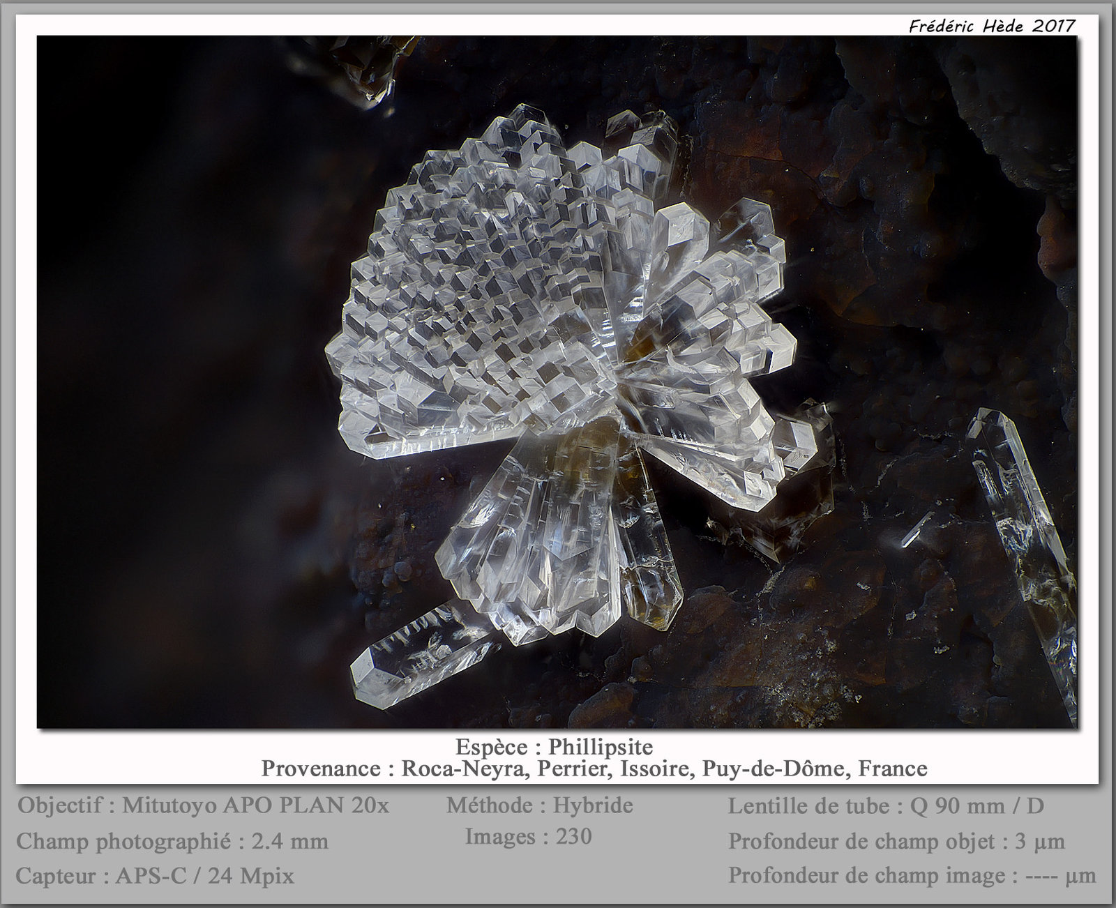 Phillipsite
fov 2.4 mm
(Autor: ploum)