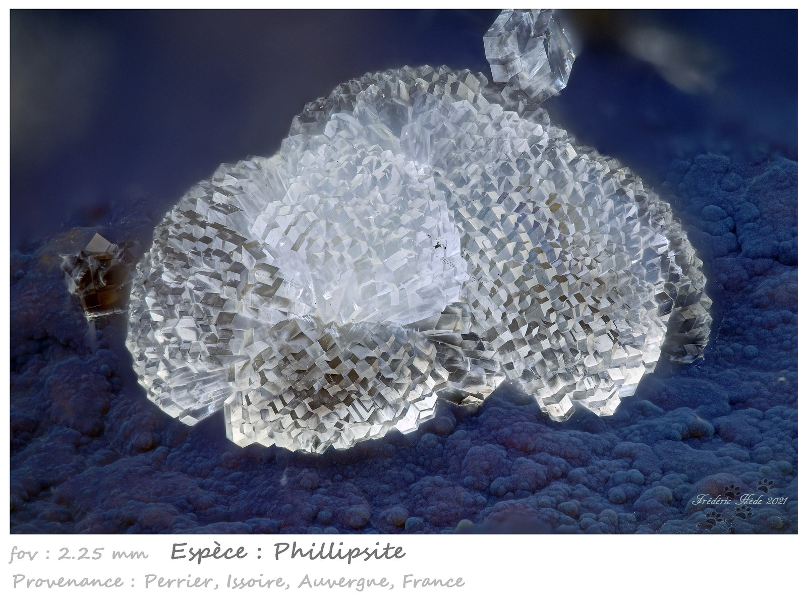 Phillipsite
fov 2.25 mm
(Autor: ploum)