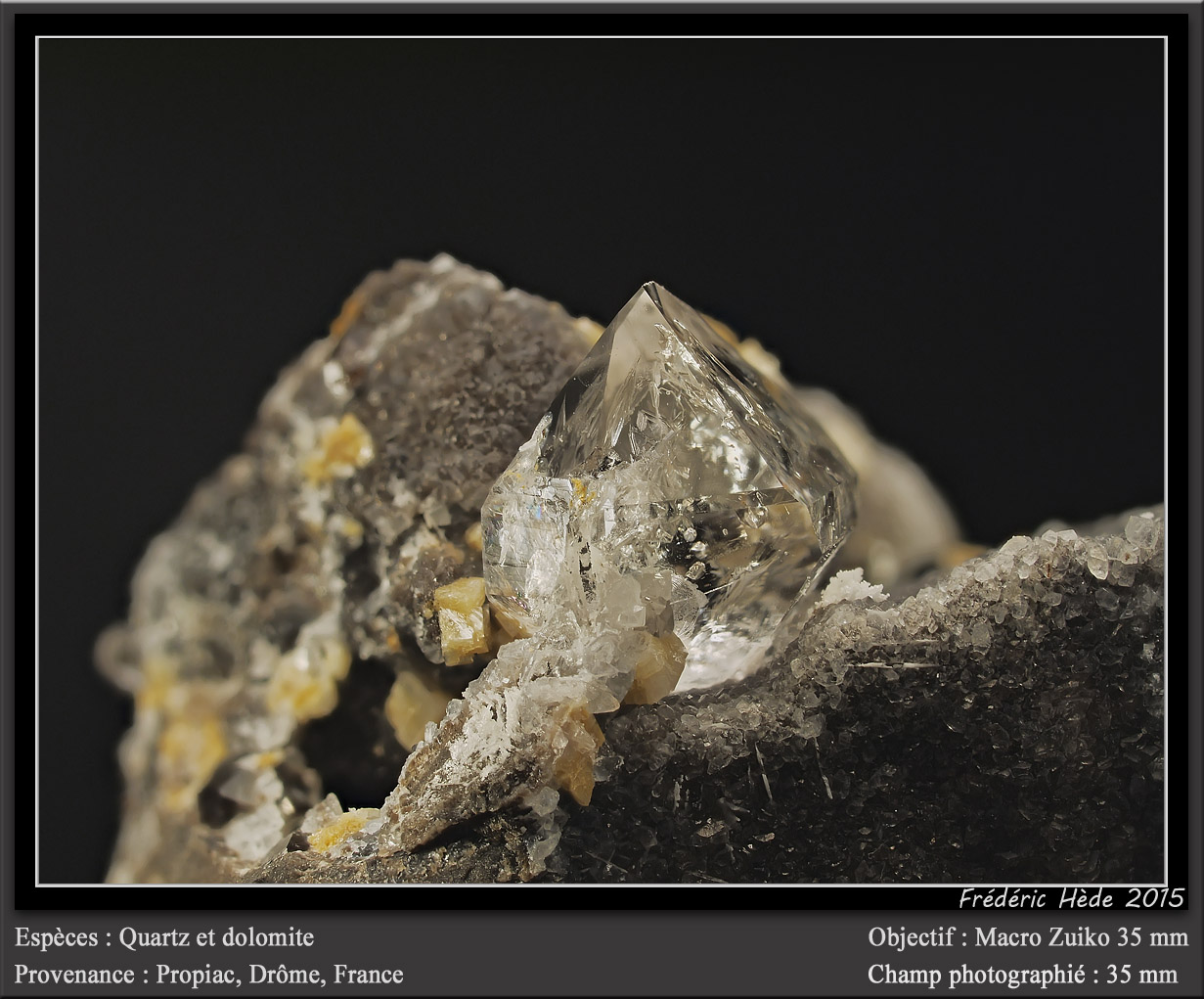 Quartz, Dolomite
fov 35 mm
(Autor: ploum)