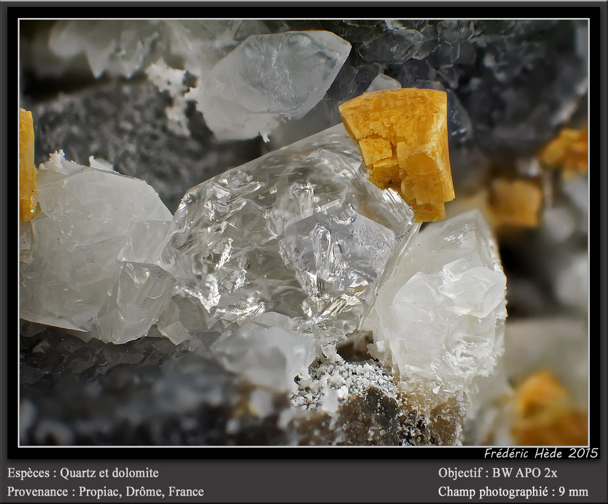 Quartz, Dolomite
fov 9 mm
(Autor: ploum)