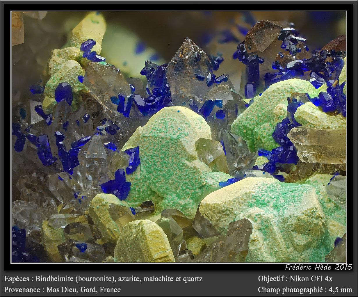 Bindheimite after bournonite with Azurite, Malachite and Quartz
fov 4.5 mm
(Autor: ploum)