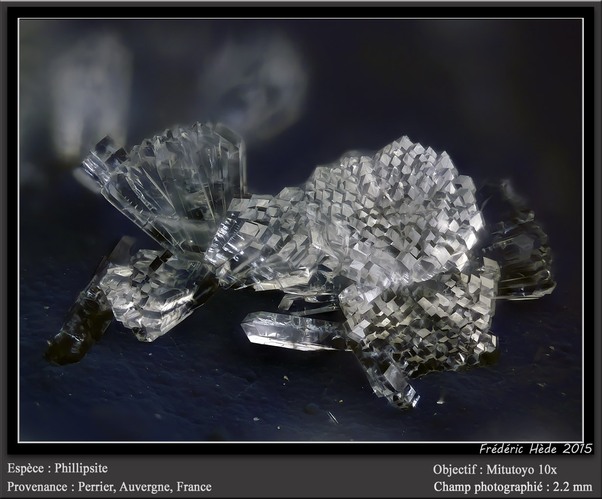 Phillipsite
fov 2.2 mm
(Autor: ploum)