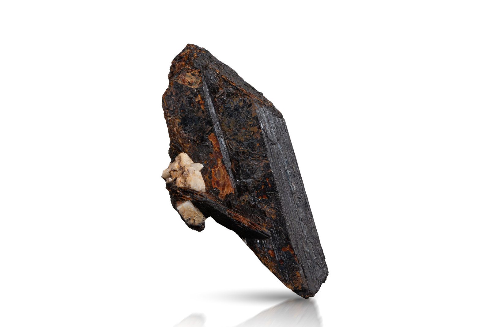 Niobophyllite
3 x 3 x 6 cm
(Autor: MIM Museum)