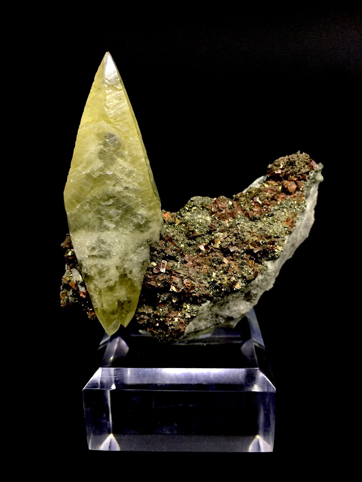 Calcite and Pyrite
7.4 cm x 7.5 cm x 3 cm
(Autor: Turbo)