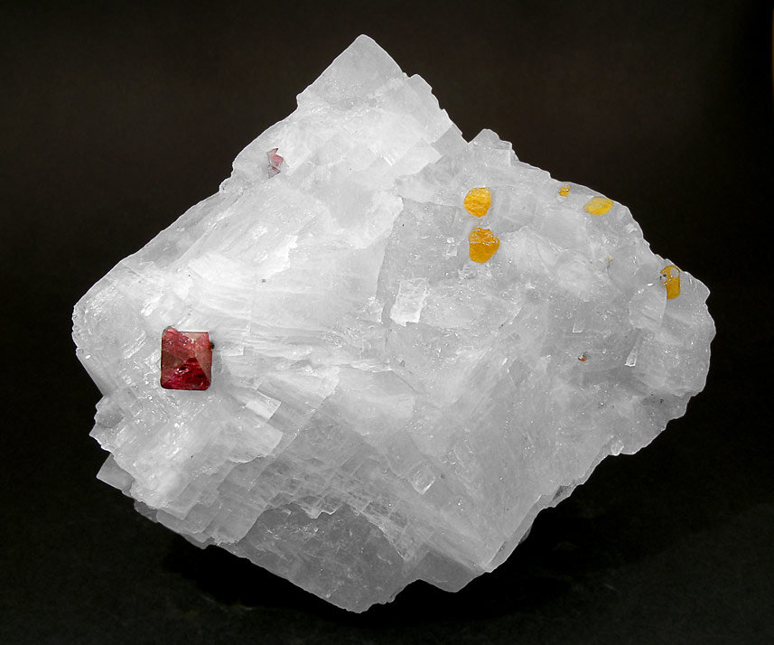 Norbergite and Spinel on Calcite
Specimen size: 9.3 × 8.4 × 4.3 cm
(Autor: Jordi Fabre)