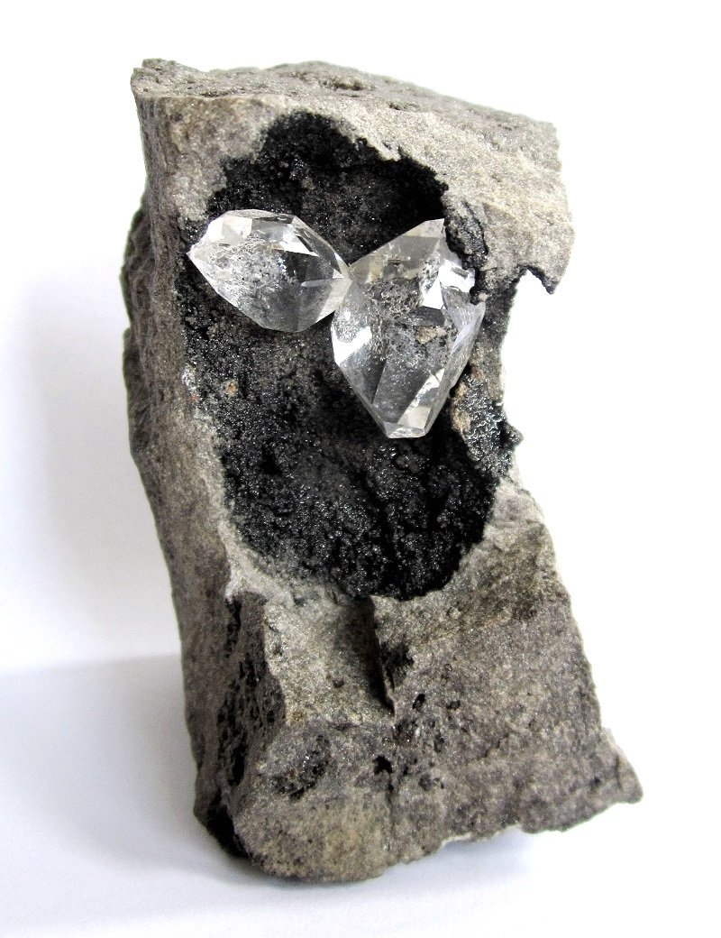Quartz
Specimen height 6 cm, quartz crystals 17 mm & 11 mm
(Autor: Tobi)