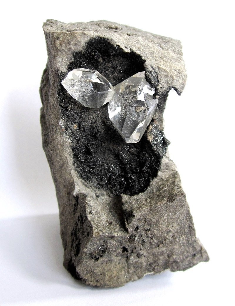 Quartz
Specimen height 6 cm, crystals 17 & 11 mm
(Autor: Tobi)