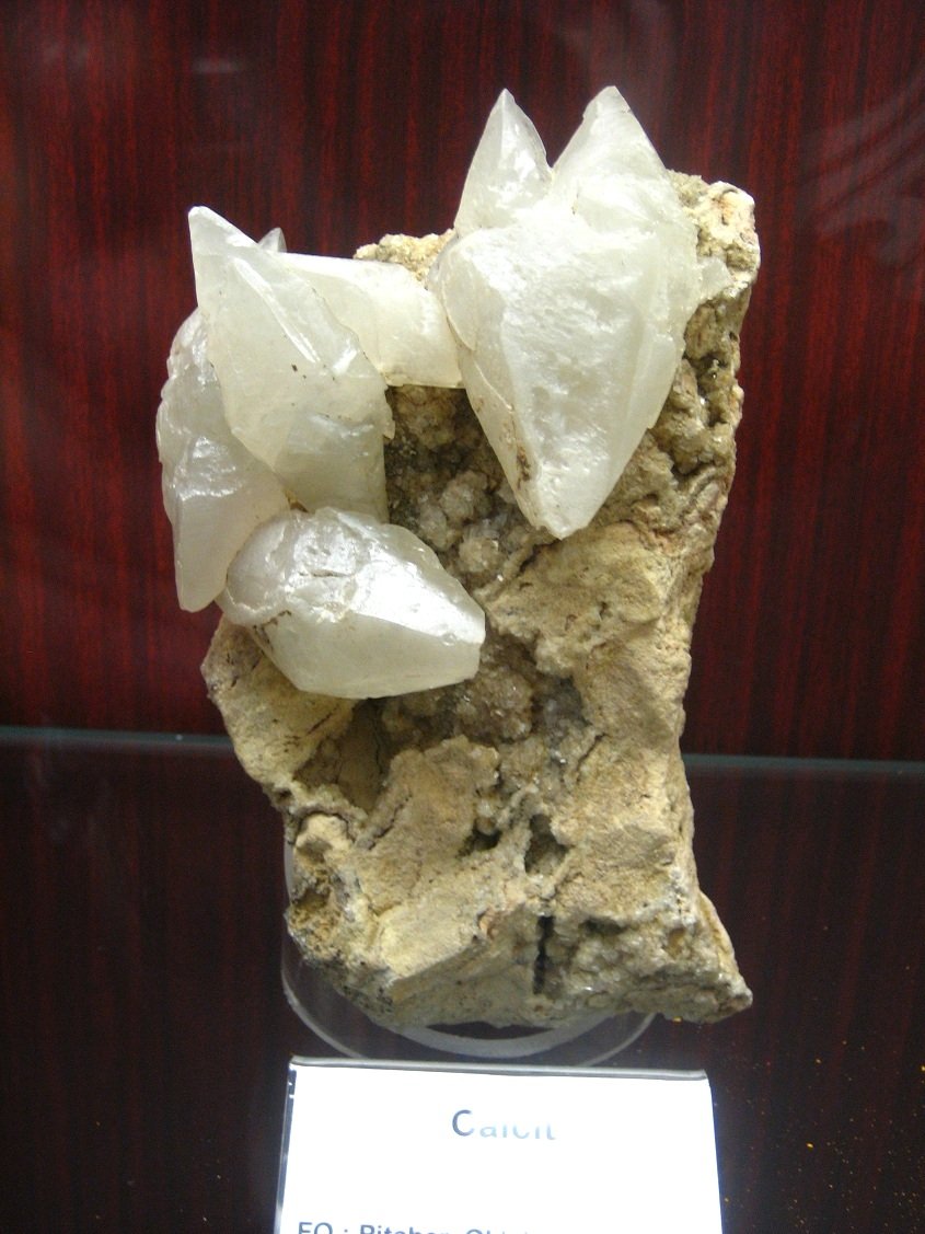 Calcite
~ 15 cm
(Autor: Tobi)