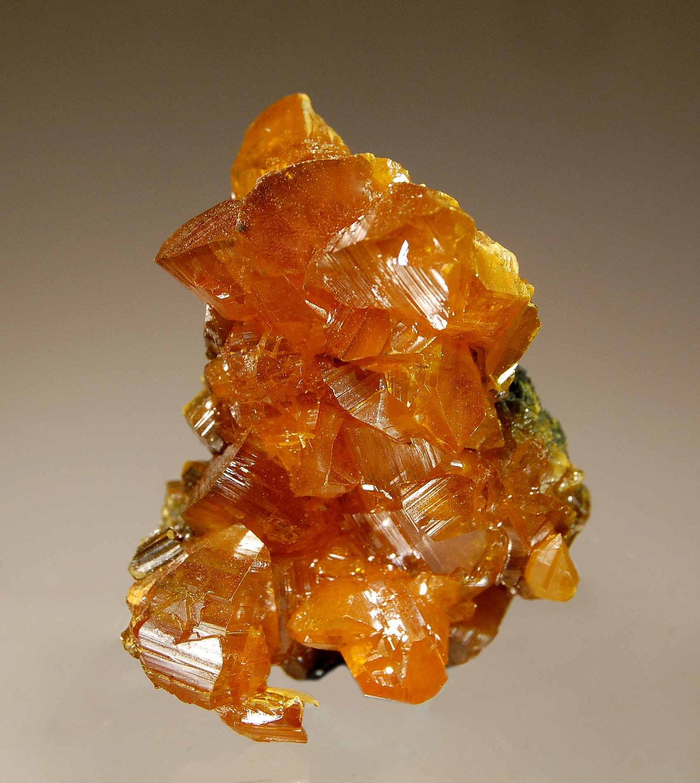 Orpiment
2.2 x 3.3 x 4.3 cm
(Autor: Michael Shaw)