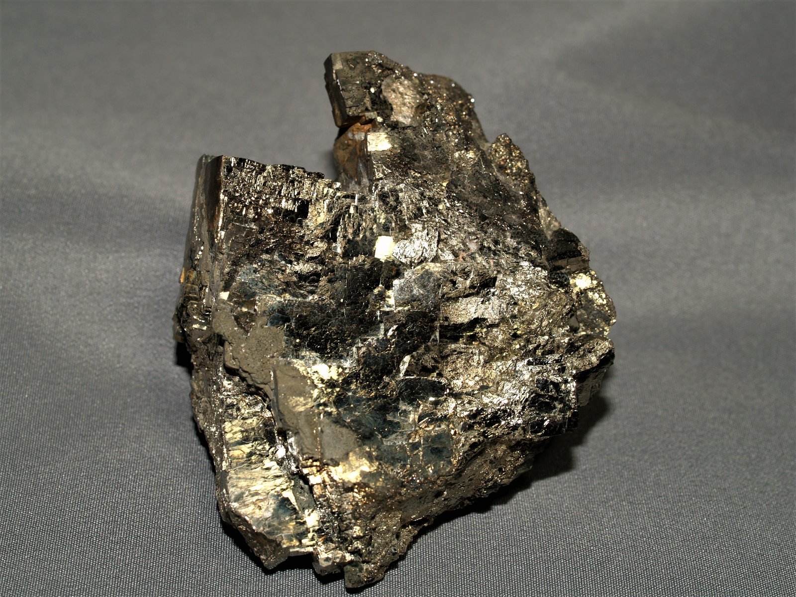 Pyrite
5.3x7x2.3 cm's
(Autor: Joseph DOliveira)