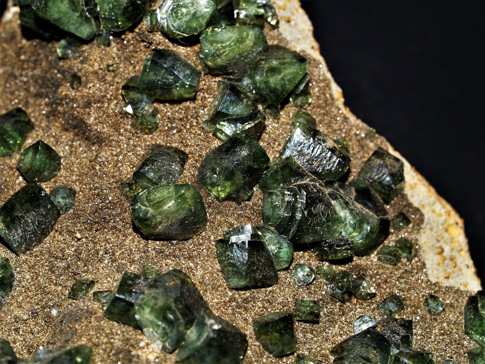Ludlamite
(Autor: Joseph DOliveira)