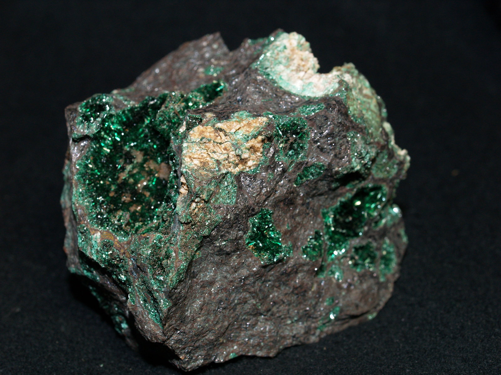 Malachite
6.5x5.5x5 cm's
(Autor: Joseph DOliveira)