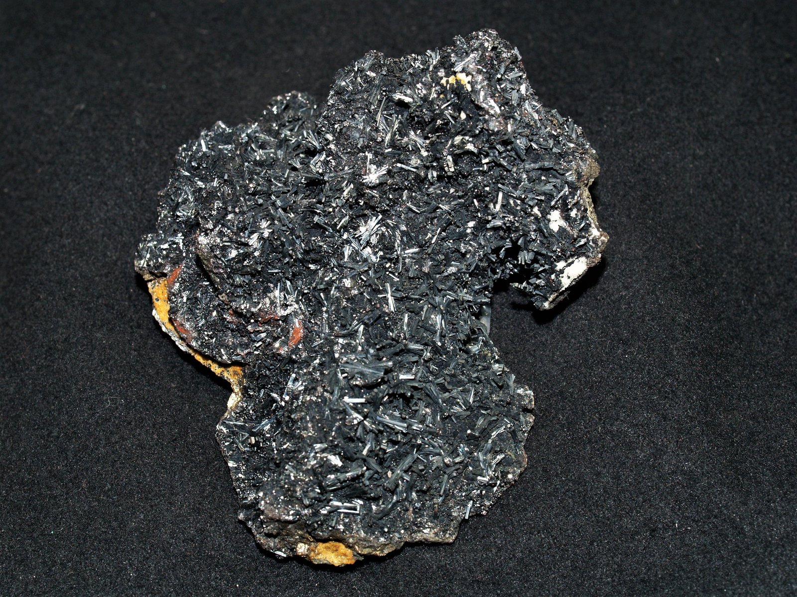 Hutchinsonite
8.2x7x2.5 cm's
(Autor: Joseph DOliveira)