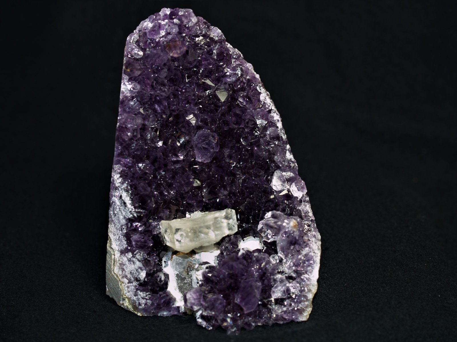 Quartz (variety amethyst) with Calcite
11x6.5x4 cm's
(Autor: Joseph DOliveira)