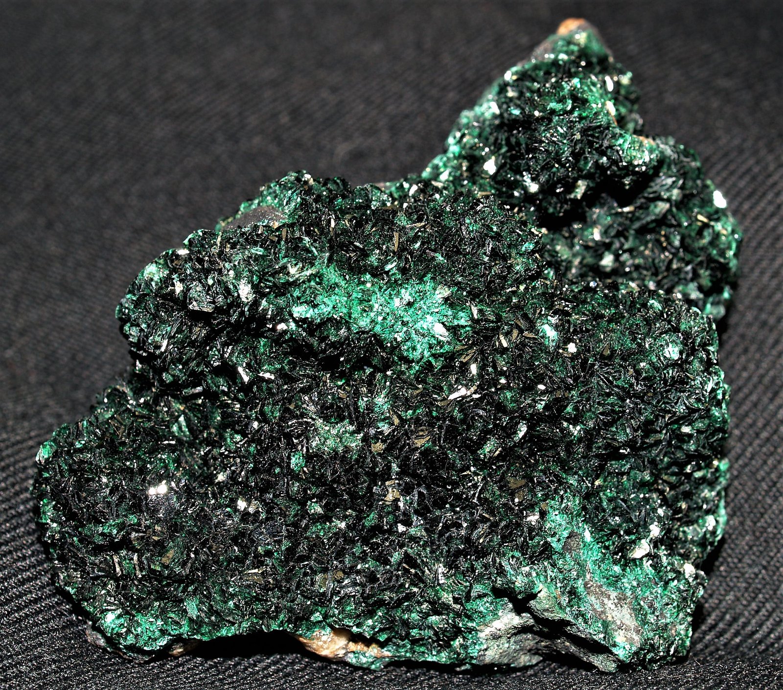 Malachite
7x6x3 cm
(Autor: Joseph DOliveira)