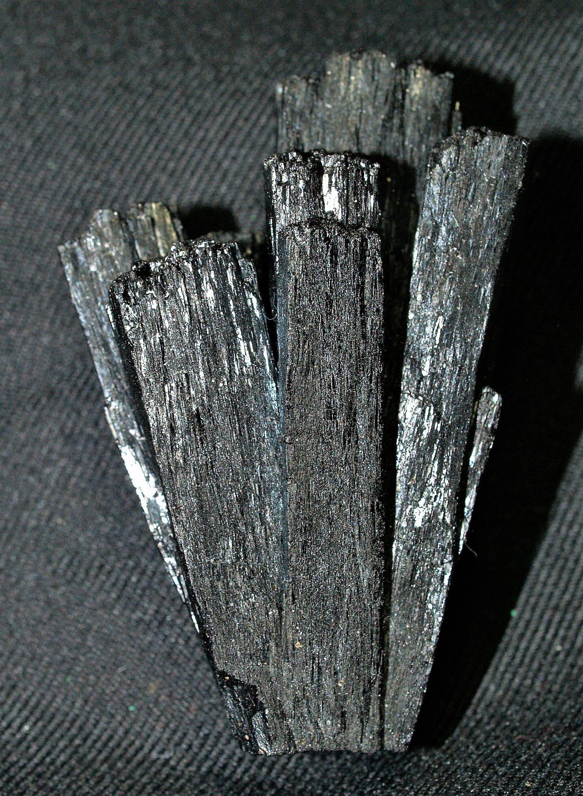 Ilvaite
7x4x3 cm
(Autor: Joseph DOliveira)