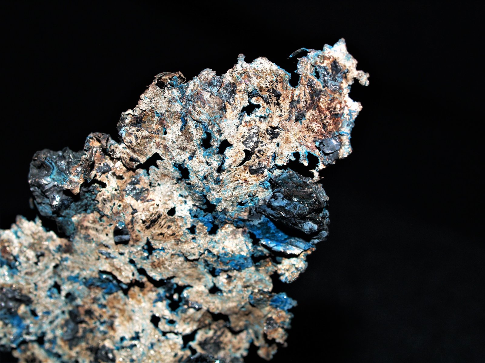 Silver with Bornite
4.8 x 3.5 x 1 cm
(Autor: Joseph DOliveira)