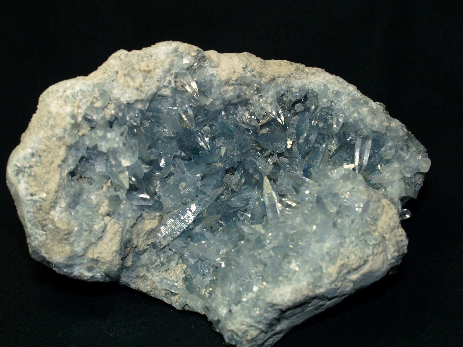 Celestine
17x12x12.5 cm's
(Autor: Joseph DOliveira)