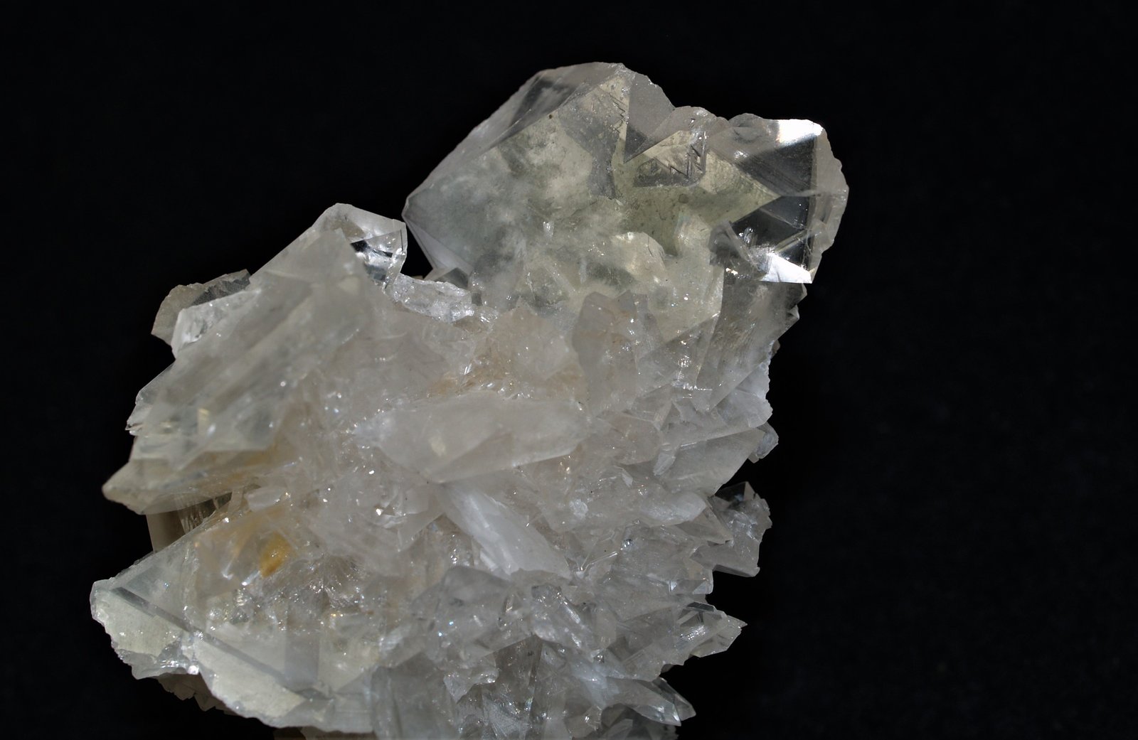 Dolomite with Svanbergite
6x3.5x4.1 cm's
(Autor: Joseph DOliveira)