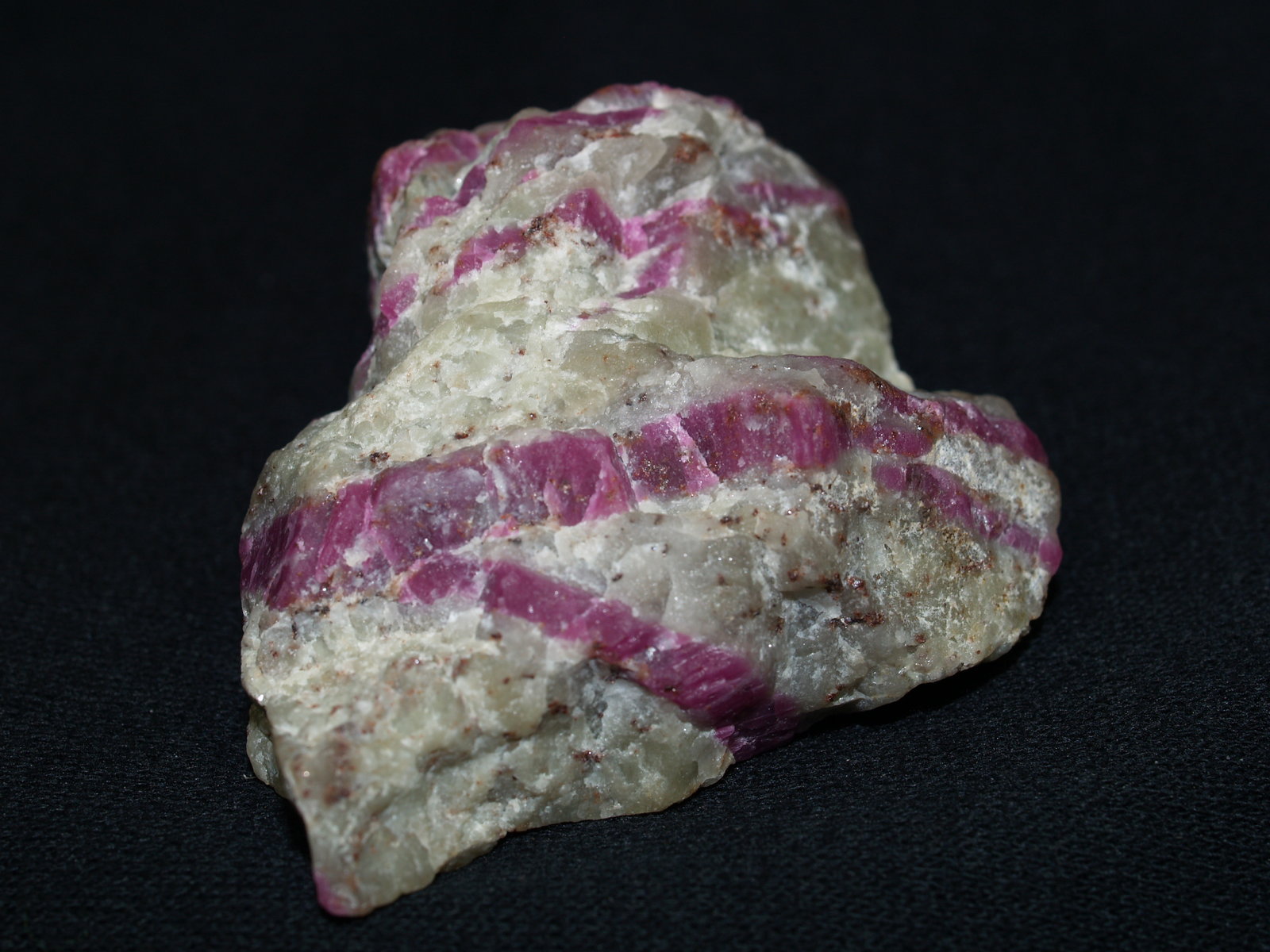 Corundum
5.5x4.5x3 cm's
(Autor: Joseph DOliveira)