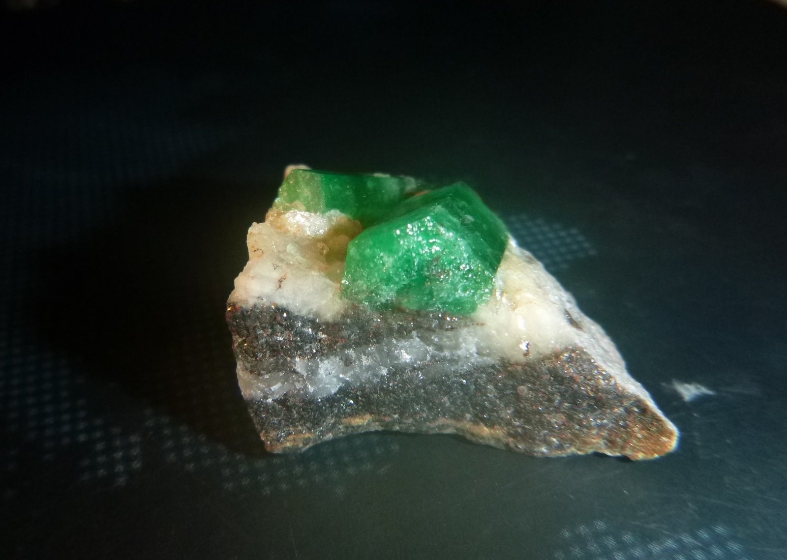 Beryl (variety emerald)
34mm x 32mm x 14mm
(Autor: Firmo Espinar)