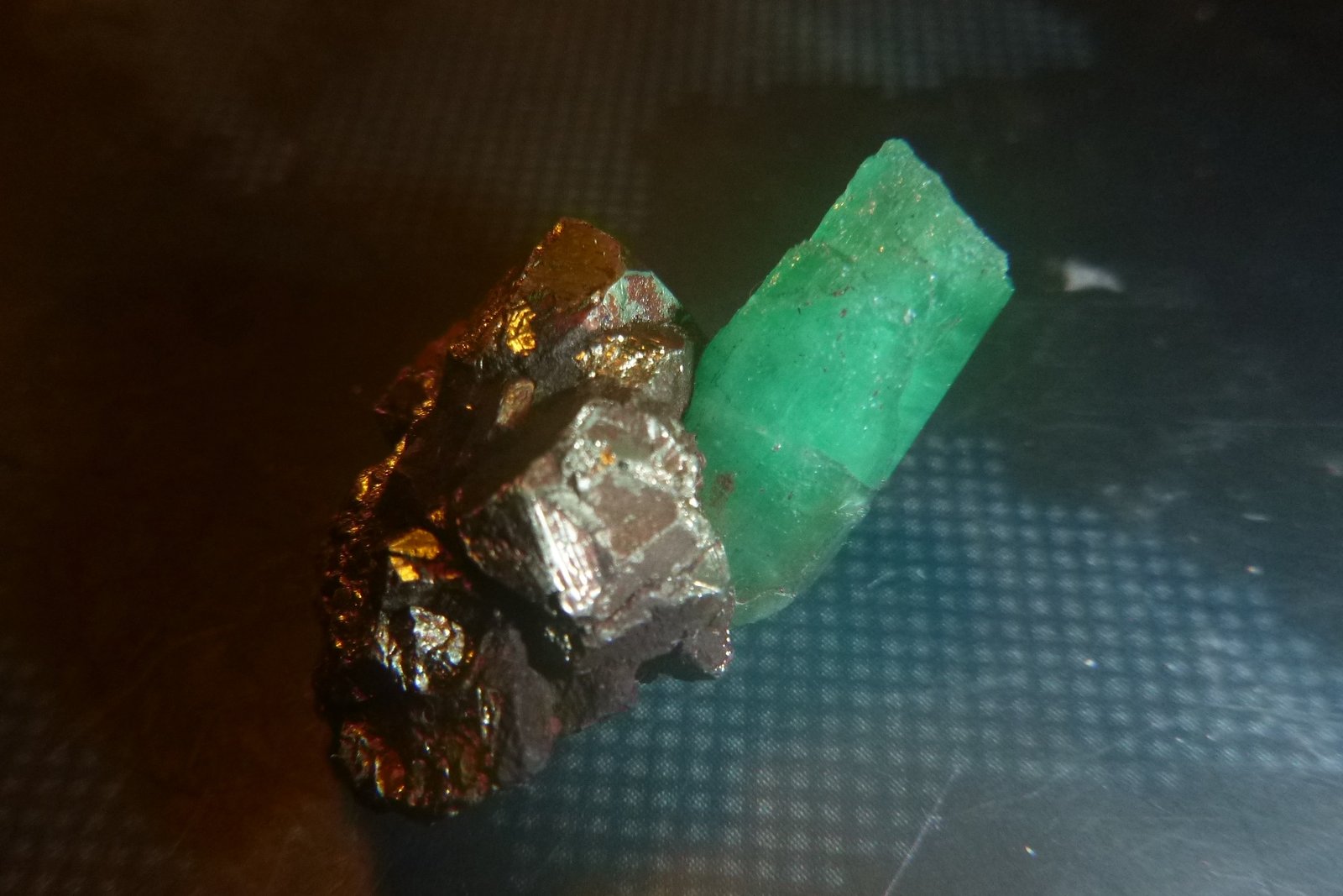 Beryl (variety emerald)
24mm x 37mm  x 24mm
(Autor: Firmo Espinar)