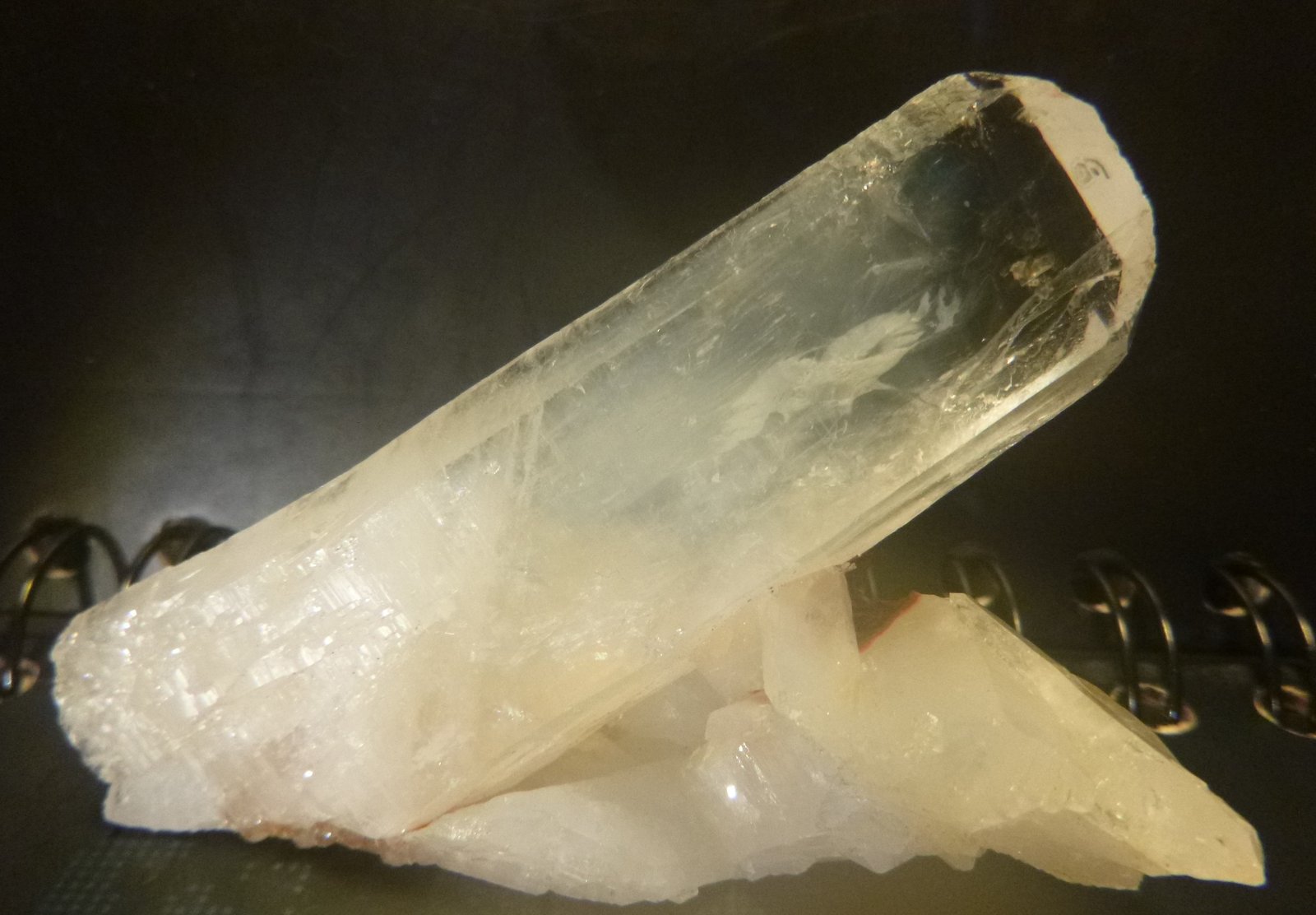 Quartz
86mm x 60mm x 35mm. Main crystal size: 93mm x 26mm x 11mm.
(Autor: Firmo Espinar)