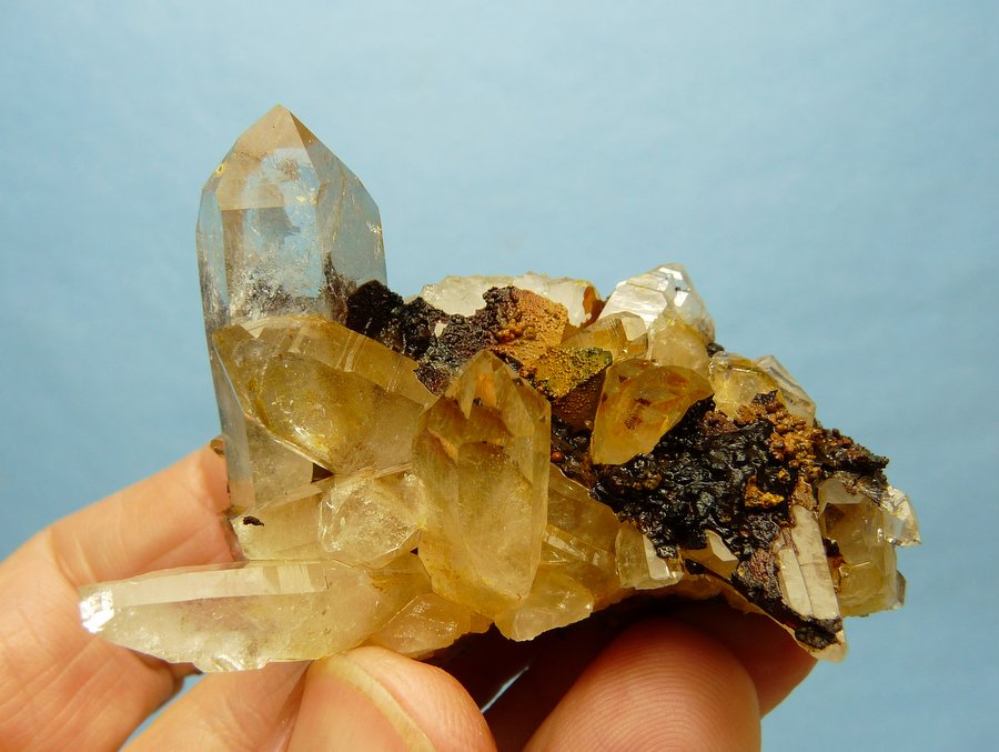 Quartz with goethite
58 x 43 x 40 mm
(Autor: Pierre Joubert)