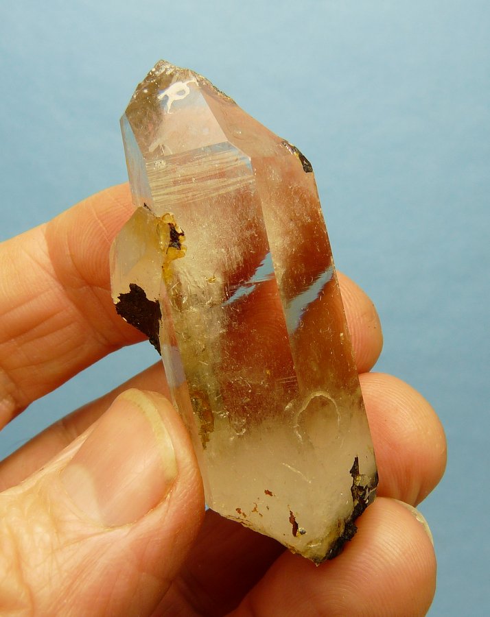 Quartz with goethite
60 x 25 x 17 mm
(Autor: Pierre Joubert)