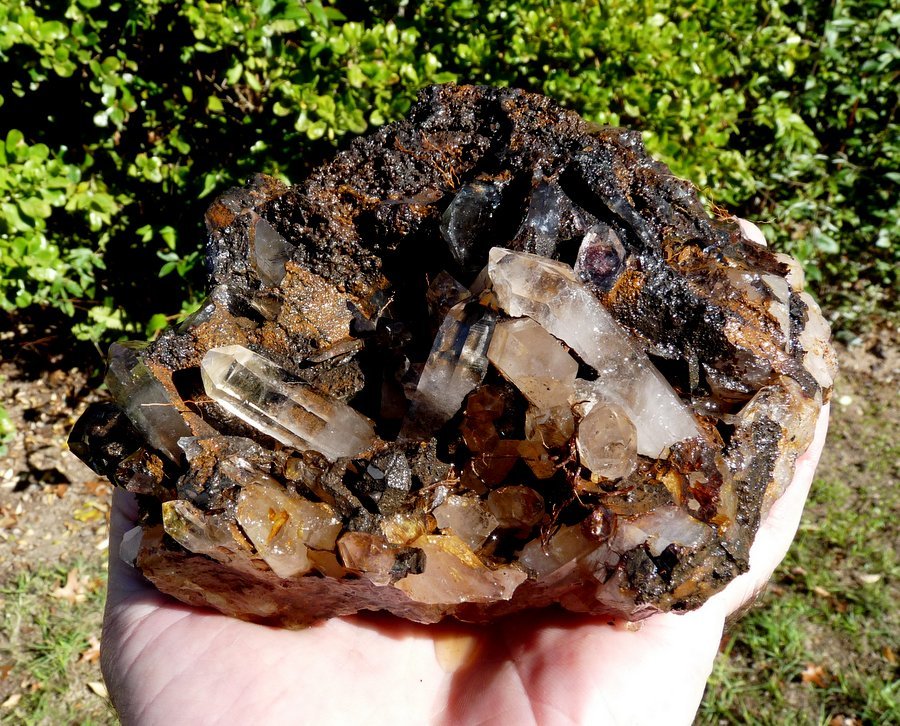 Quartz with goethite
165 x 130 x 67 mm
(Autor: Pierre Joubert)