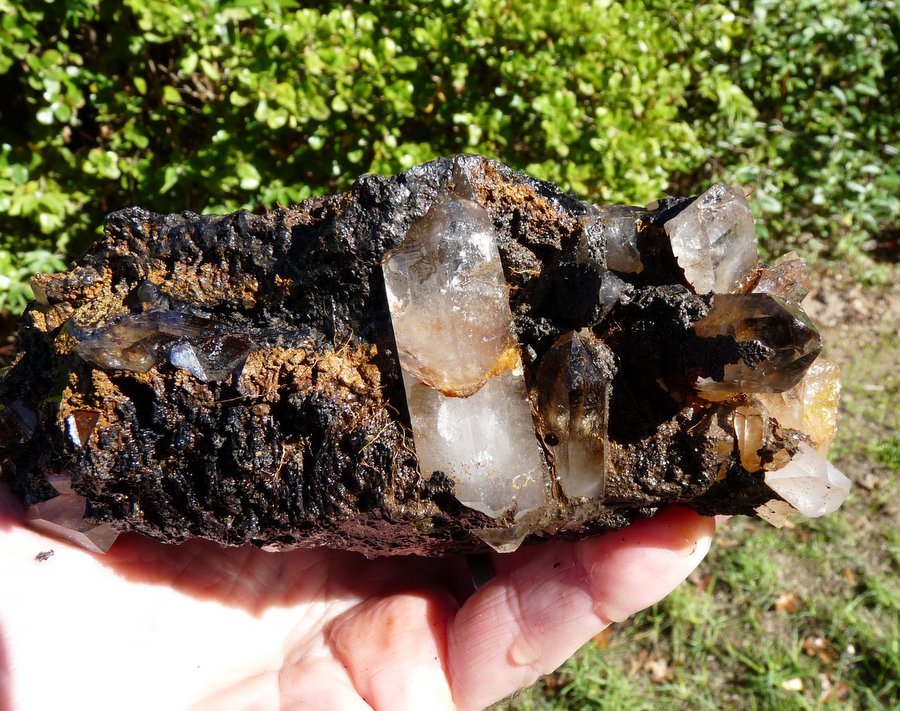 Quartz with goethite
165 x 130 x 67 mm
(Autor: Pierre Joubert)